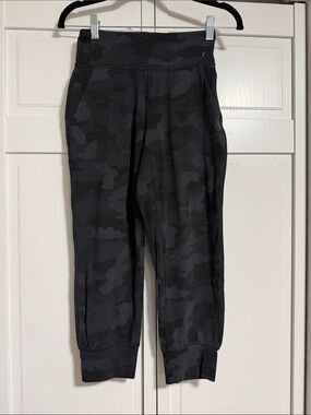 Lululemon Women's Black Charcoal Camo jogger